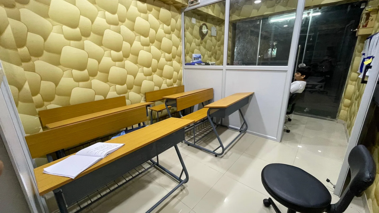 Interactive student learning and conceptual coaching in classroom
