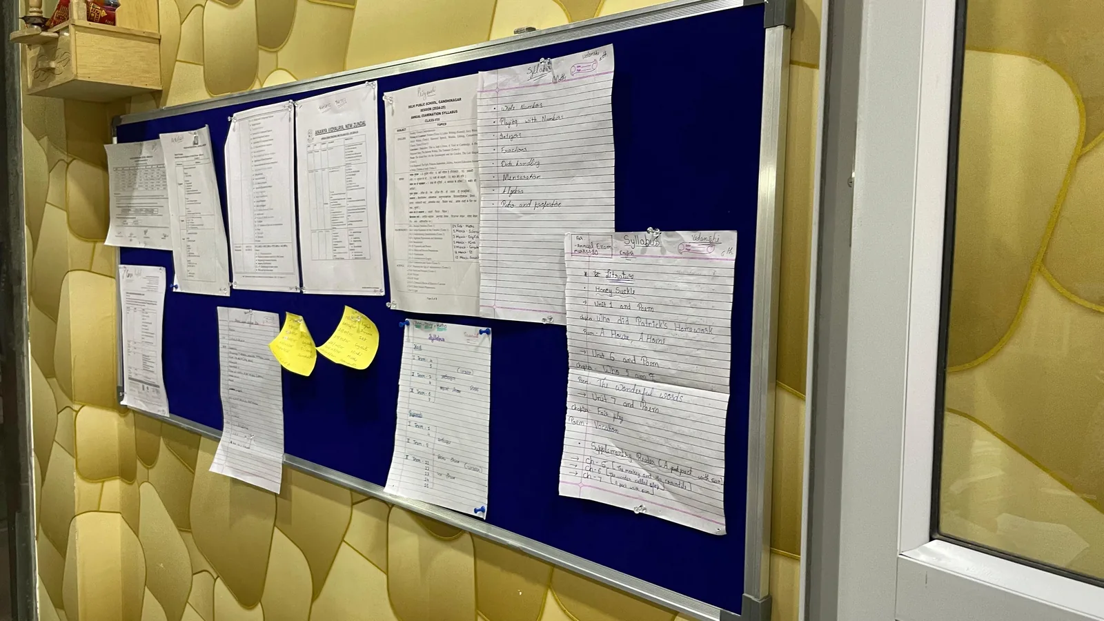 Collaborative student group study and peer learning at academy